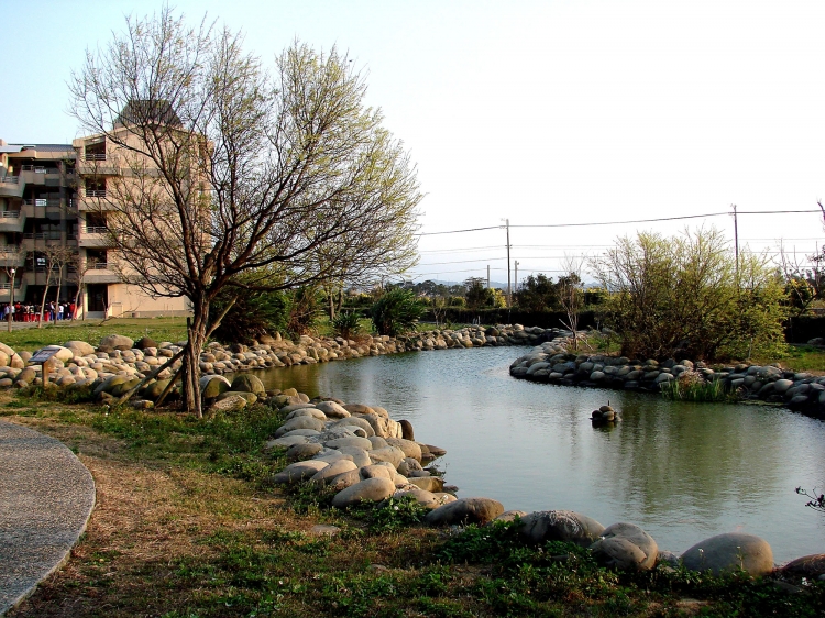 THE CAMPUS OF DA-TON HIGH SCHOOL      2001  A-79 3